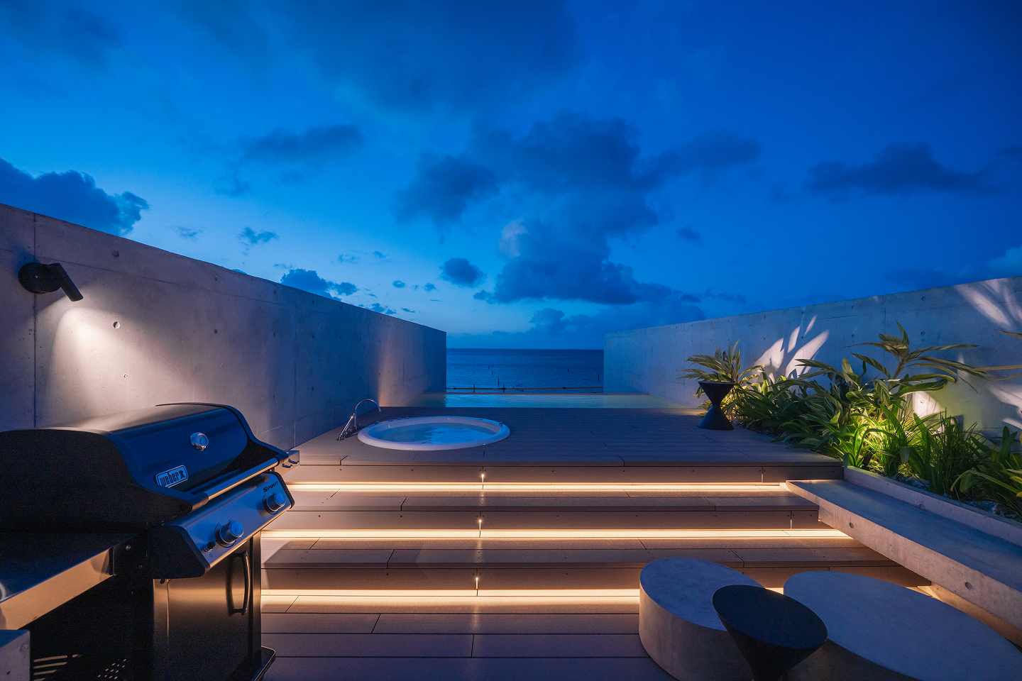 Pool & Jacuzzi